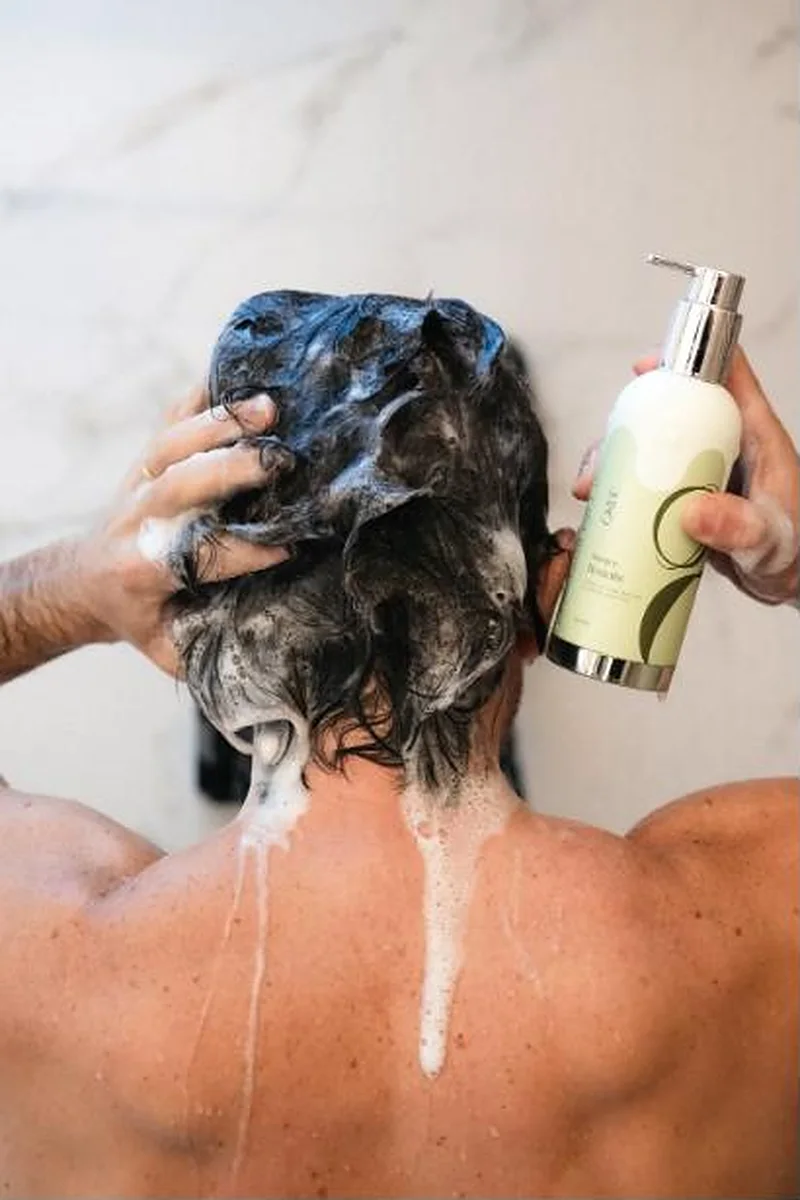 Shampoo Revitalis Orbe em uso