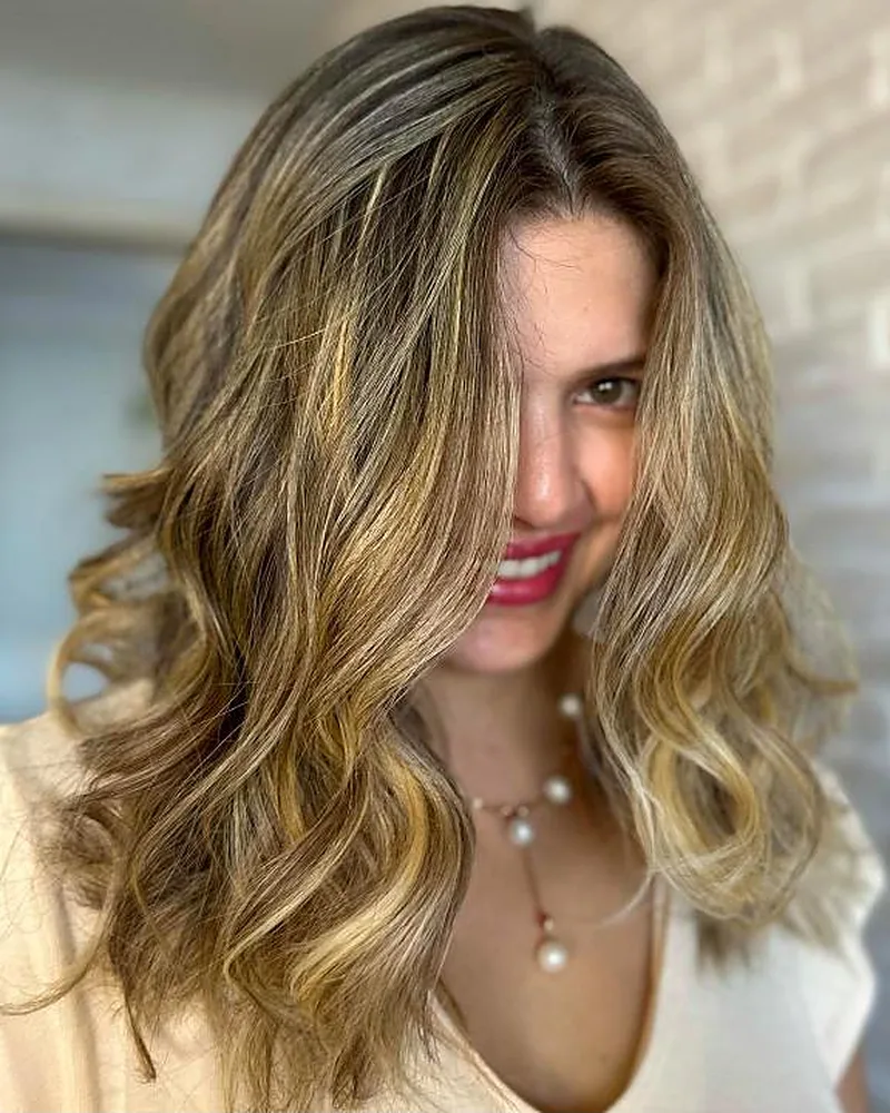 Resultado de cor e mechas numa cliente da temporada presencial