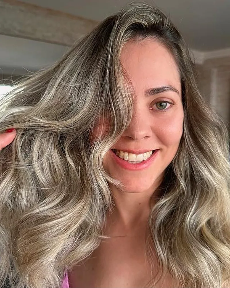 Resultado de cor e mechas numa cliente da temporada presencial