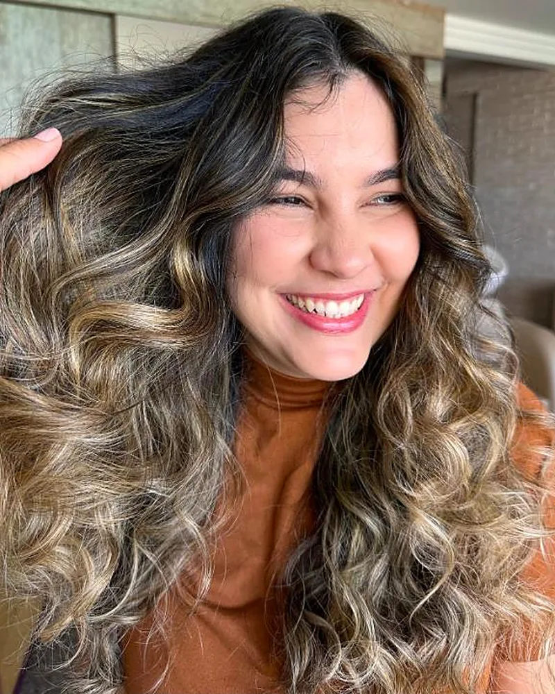 Resultado de cor e mechas numa cliente da temporada presencial