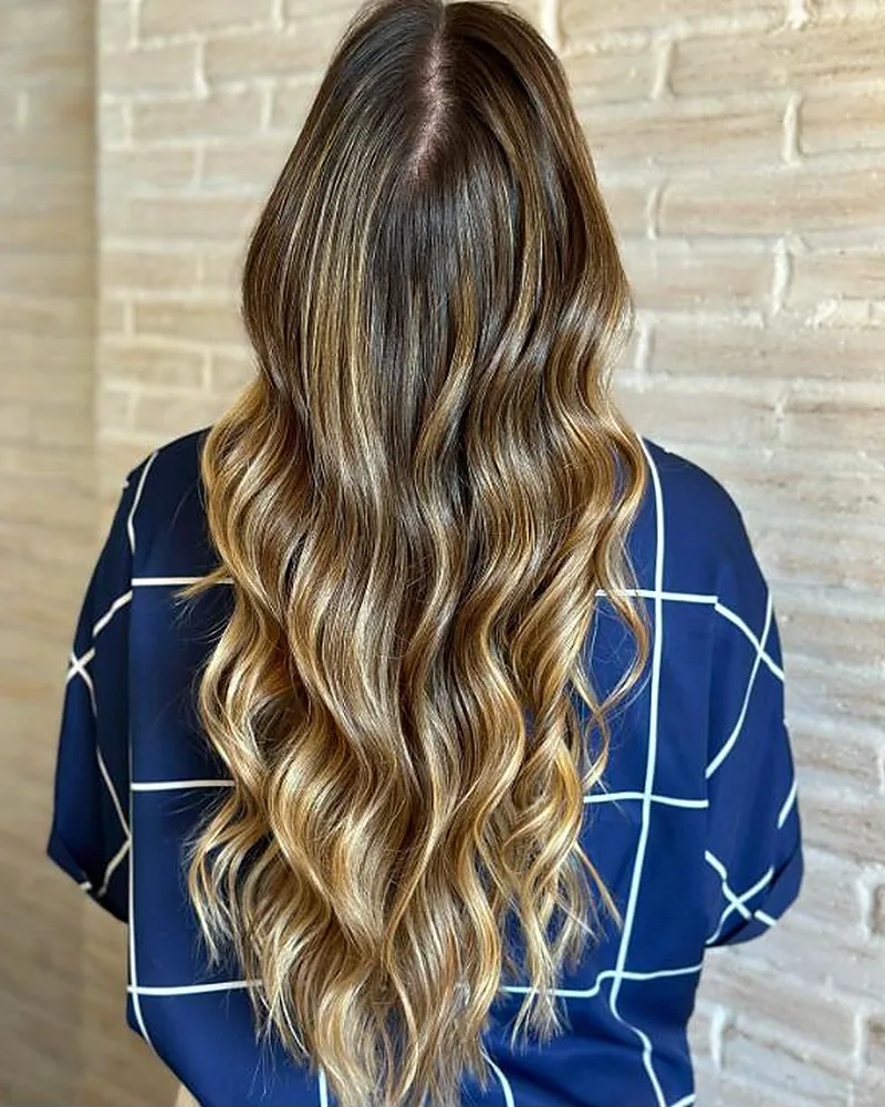 Resultado de cor e mechas numa cliente da temporada presencial